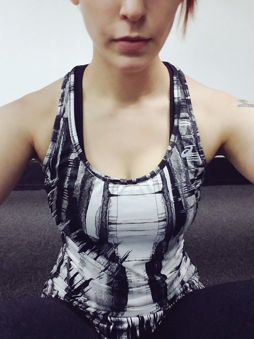 Gym at 1am? Well I missed my last training session so why the hell not?! In my new shirt from @Breeliever<a href="/tag/wcw"class="tags"><span>#wcw</span></a>
