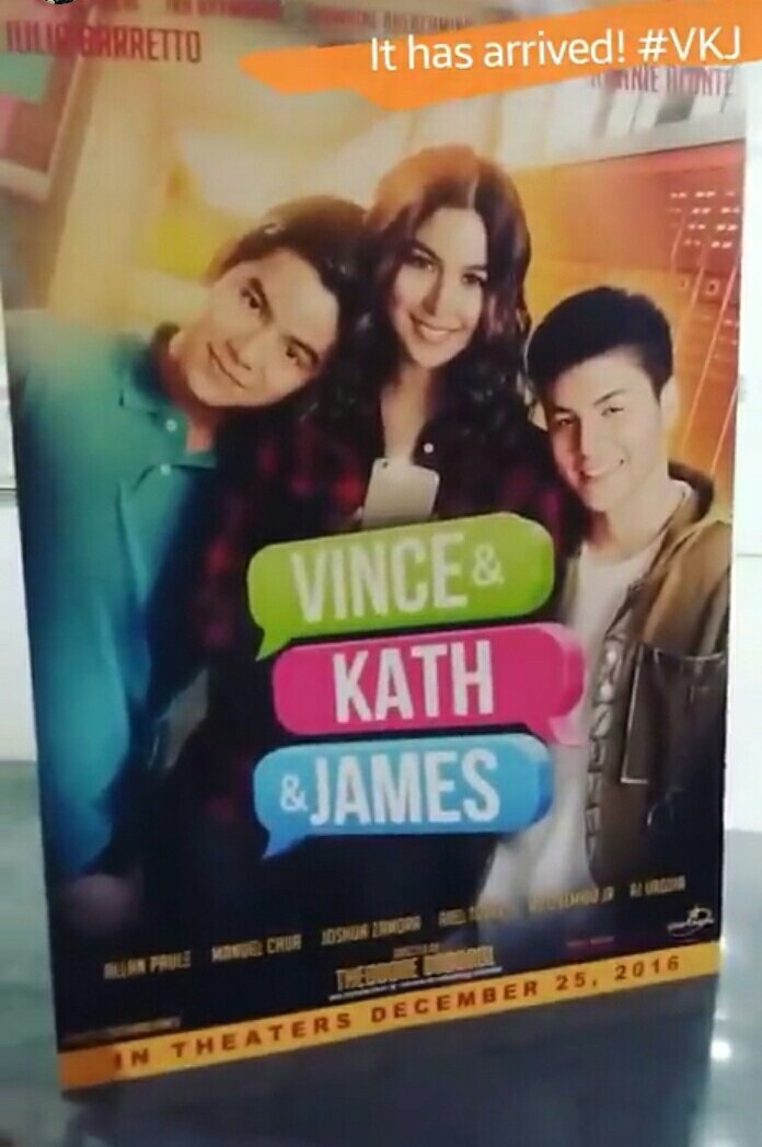 imgarciajoshuae's tweet photo. Meron na yung malaking poster ng #VinceandKathandJames. Vince, sandal pa more kay Kath. @iamjoshuagarcia @BarrettoJulia ๐๐๐๐
#TGLTrustIssues https://t.co/UoJx1VzDvf
