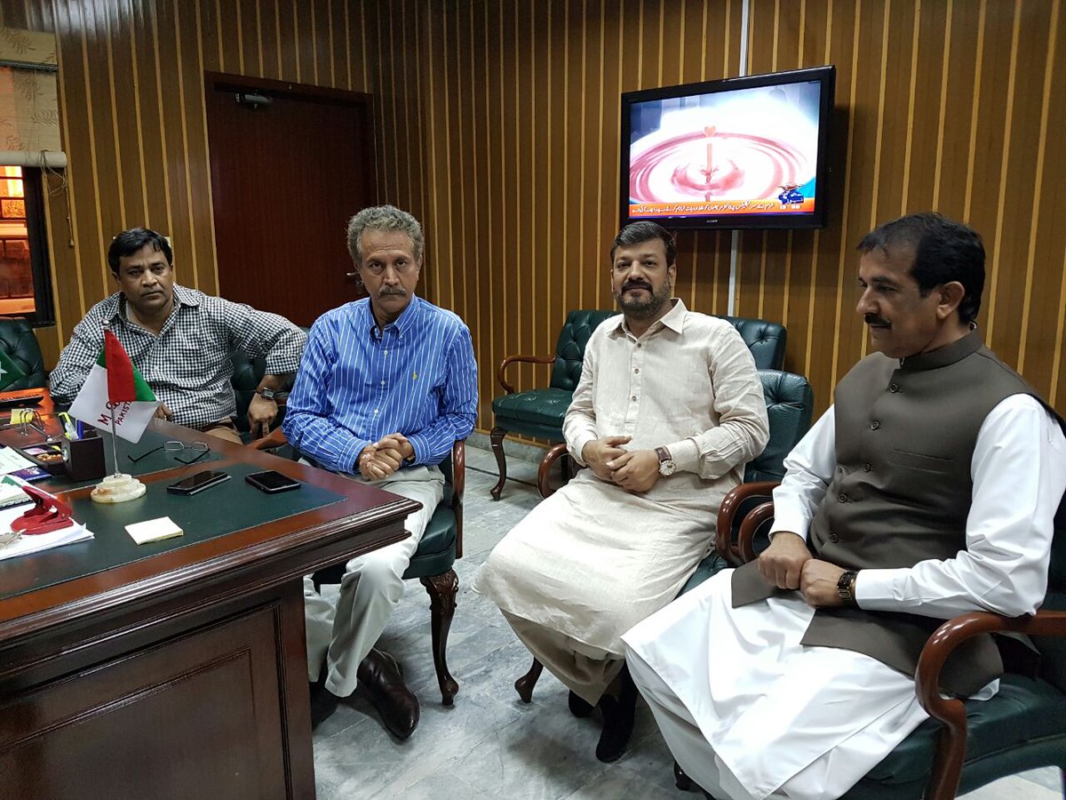 WordsOfKaleem's tweet photo. #MayorKarachi #WaseemAkhtar Bhai & Chairman #DMCEast #MoidAnwar Bhai discussing#Karachi100DaysPlan at DMCEast ofc https://t.co/kBQkCjaewm