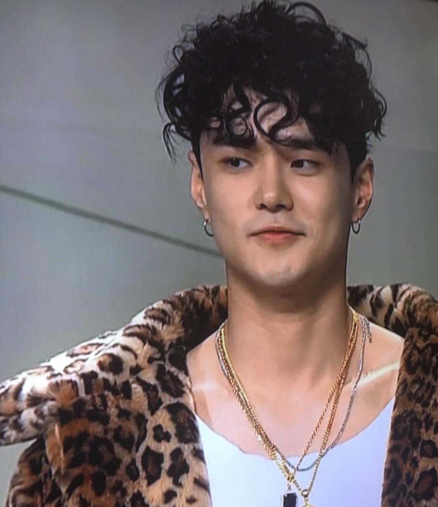 deansintro's tweet photo. DEAN LOOKING EXTRA CUTE https://t.co/ZjRk6cTchW