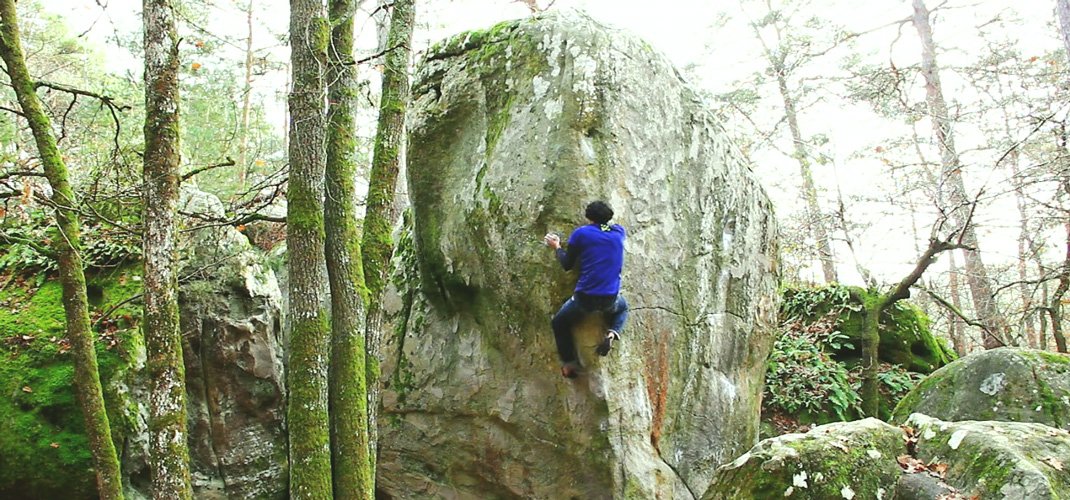 SikedClimbing's tweet photo. Enzo Nahumury pakt superboeg Partage (8A+) in #Fontainebleau! https://t.co/lLZXX4ughQ #climbing #bouldering #getsiked https://t.co/iszZBbwcTz