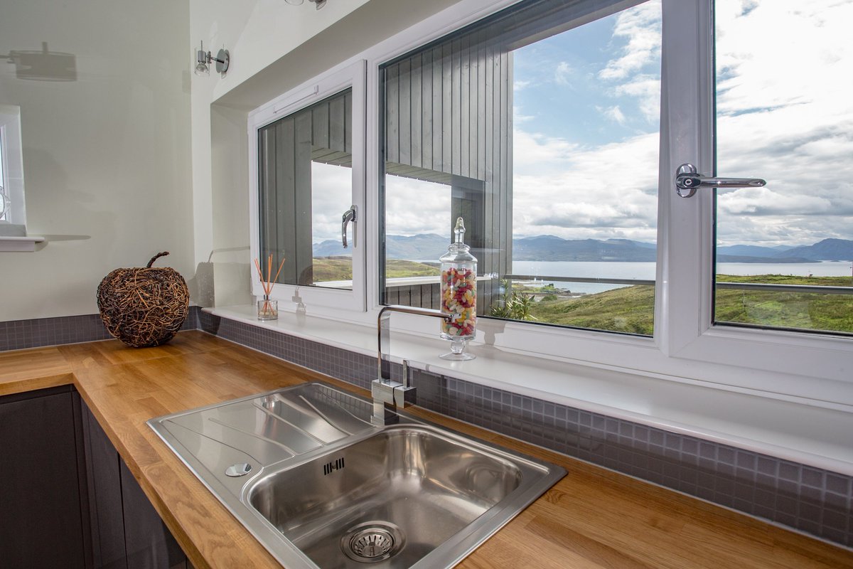 Galbraith_INV's tweet photo. Viewing is a must to appreciate the stunning location of this striking contemporary home!!! #outstandingviews https://t.co/sgb8jH57sp https://t.co/AT0KqX7nN4