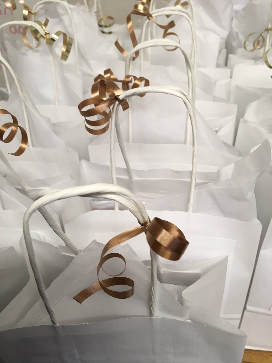 waxnglow's tweet photo. Wax NGlow elves have been busy for the Christmas fair tomorrow. Candy floss and vintage gardenia fragrances now available. @TycoonInSchools https://t.co/Dzrpo3u1gy