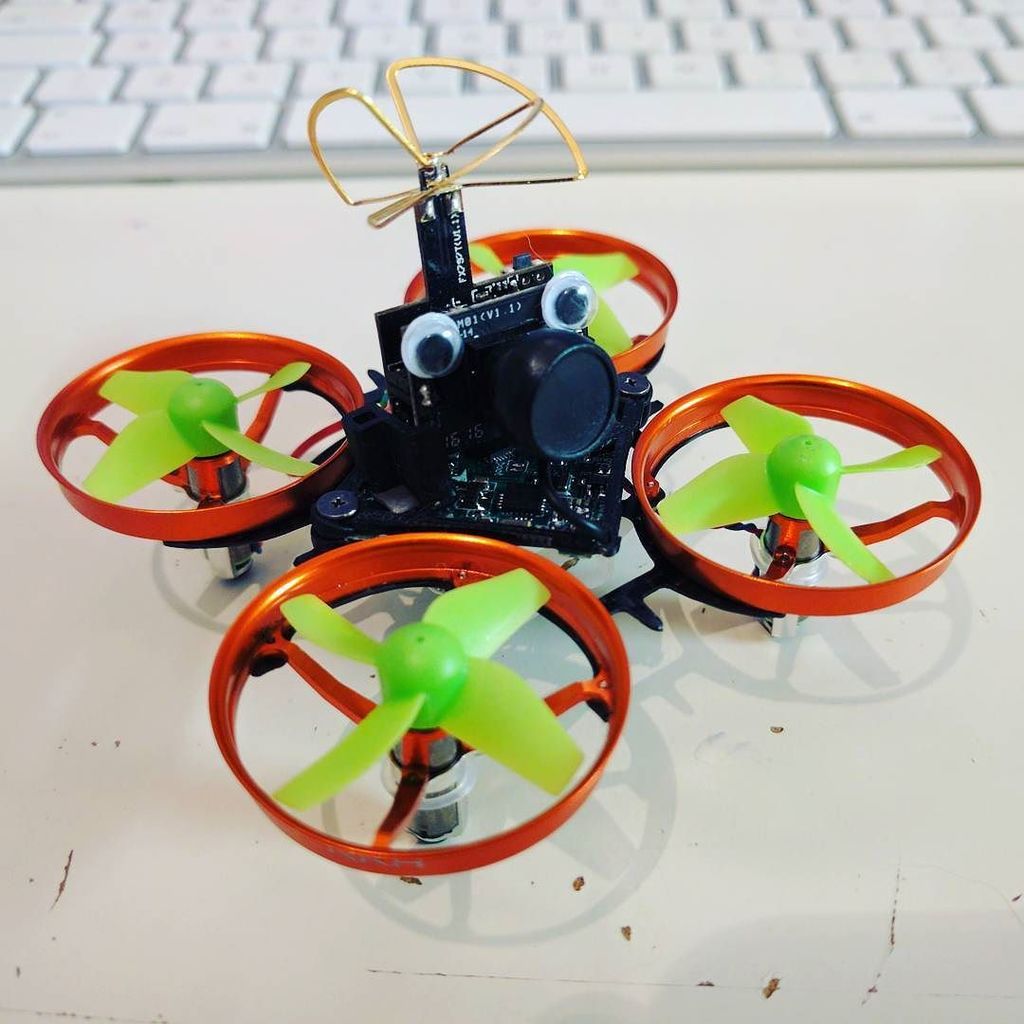 droneracersnl's tweet photo. Done! This setup flies awesome #tinywhoop #drone #beecore #f3 #chaoli59000kv #mylipo205mah… https://t.co/ZIWeanUCbj https://t.co/2IW8yGeGhG