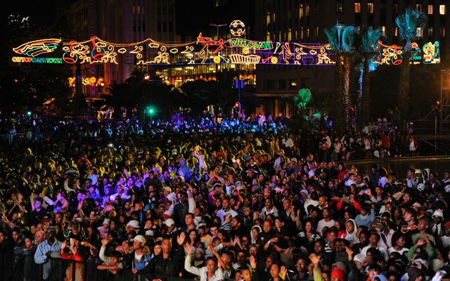 Hello_CT_Mag's tweet photo. See you on the Grand Parade for CT’s biggest, free open-air event – the official switching on of the Adderley Street festive lights 4 Dec! https://t.co/rskzL1ulrN