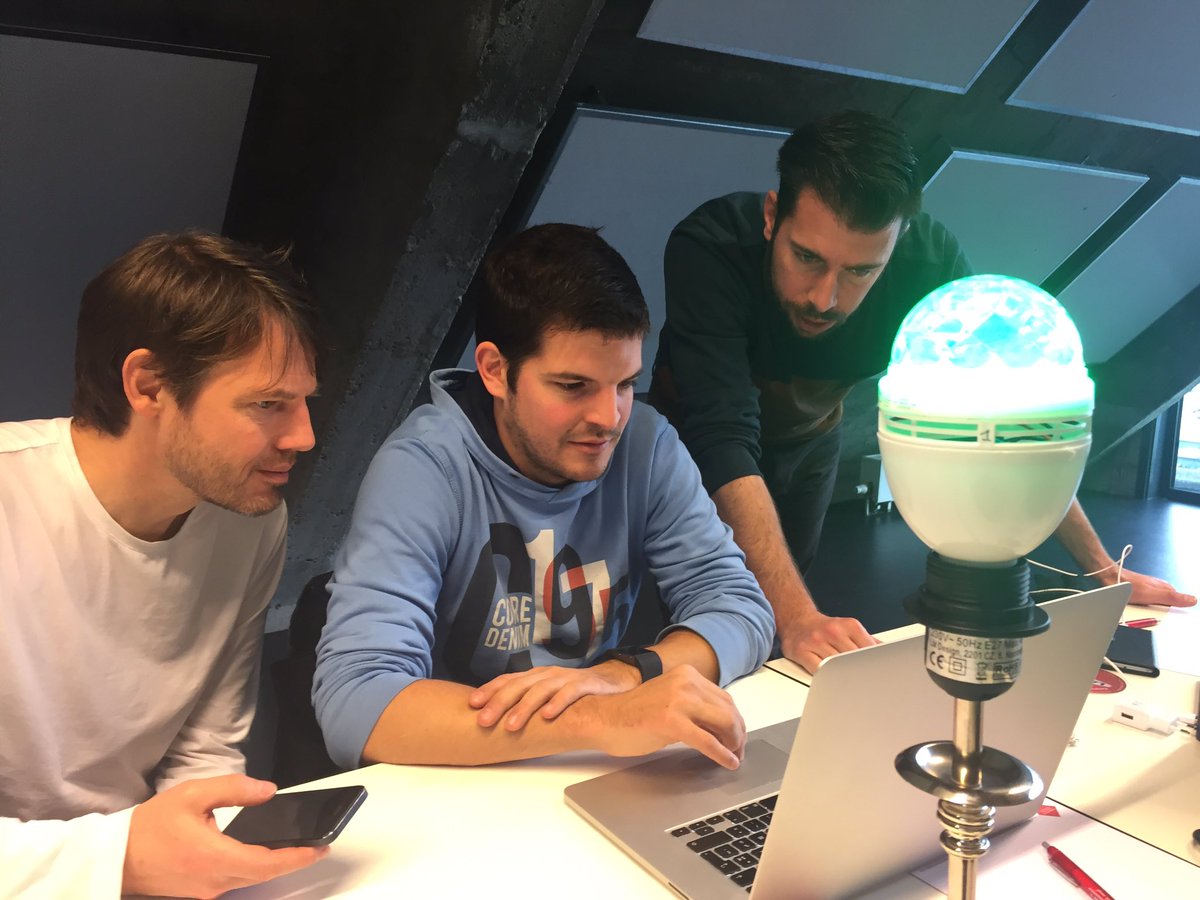 DriesPe's tweet photo. Teambuilding met #Telenet Digital Team en @aliekens. IOT galore! #digiday https://t.co/UamhQla8e4