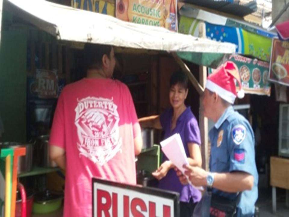 ps07_cocpo's tweet photo. Leaflets distribution re Ill Effects of Illegal Drugs @ Westbound Bulua Terminal. #DoubleBarrelAlpha https://t.co/W3iWwATSDr