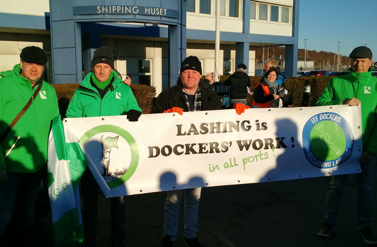 roos_christian's tweet image. Because #lashing is #dockwork, in all ports!
#Unifeeder we are #ReclaimingLashing! 
@acvtranscom @ACV_Maritime  @ETFDockers @ITFDockers