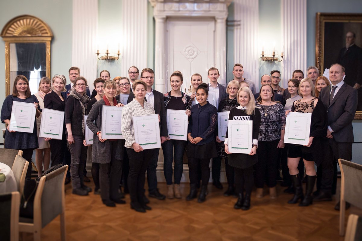 locotech's tweet photo. Saimme @ekokompassi sertifikaatimme kaupunginjohtajalta Helsingin kaupungintalon Empire-salissa 17.11.2016 pidetyssä tilaisuudessa! WHOOP! https://t.co/UqALui1C2S
