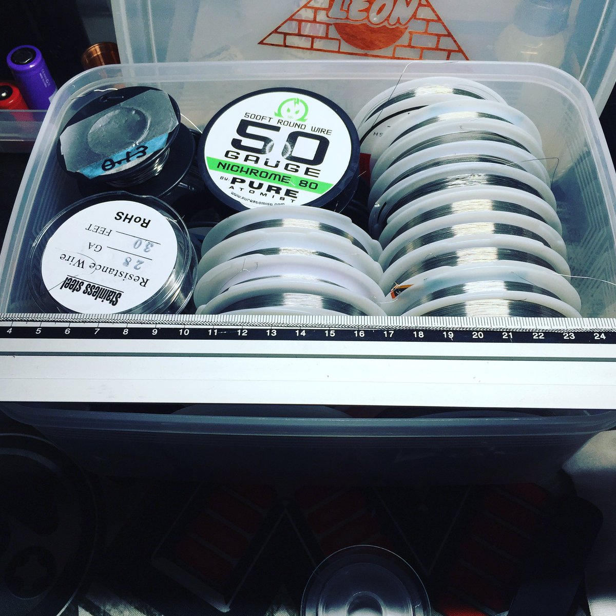 kotobukivaper's tweet photo. 並行12braid wire 28㎝で1時間半掛かりますw
braidでloop setしたら格好良いかな?
でも普通にdualで組んで美味しく吸いたいw
#電子タバコ #wirebuild #coilart https://t.co/ibHPChVzFW