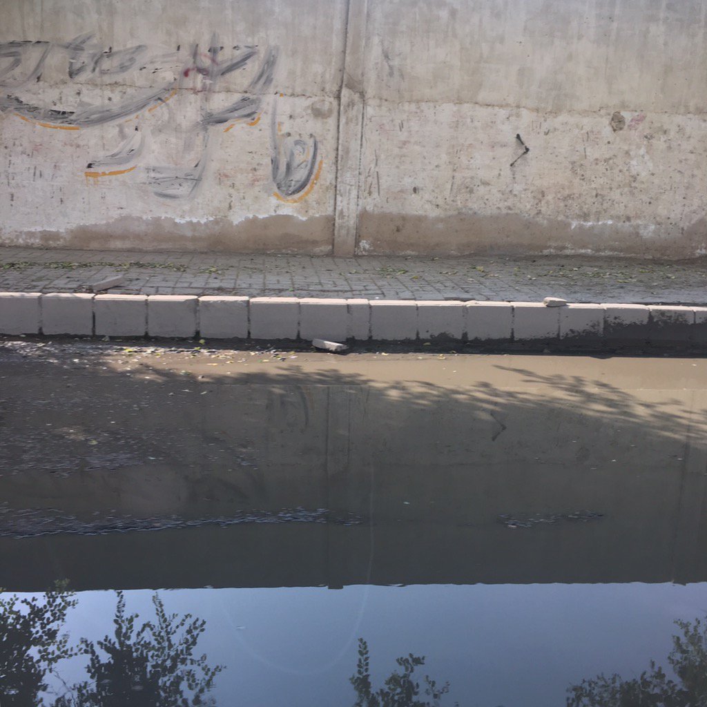 ameennida's tweet photo. Heavily used, the rd connects 4-5 residential areas leading to Gulshan! #Karachi #Fixit #KMC #SindhGovernment https://t.co/G03QVG25mp