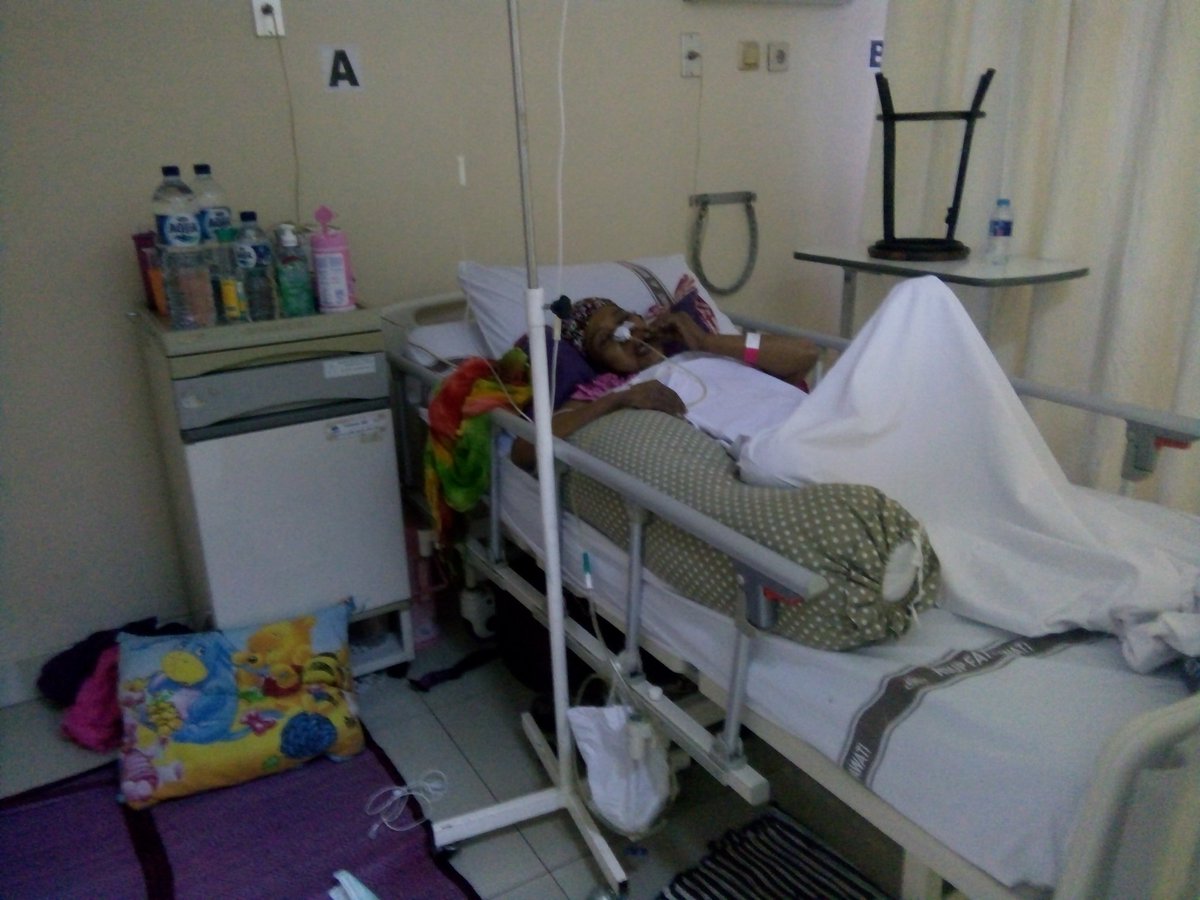 Mom gws selalu ya yang kuat lawan penyakit yang lama sembuh doa selalu aku panjatkan untuk mu
