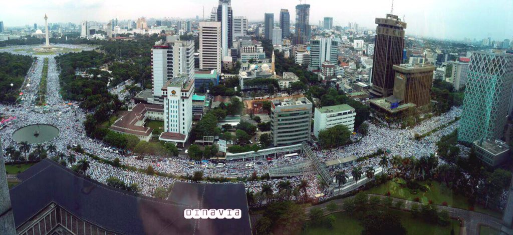 aagym's tweet photo. Berapa jumlah yang di hadir kan Alloh yaa ke jumatan hati ini ? Allohu akbar https://t.co/QDrPeZR56X
