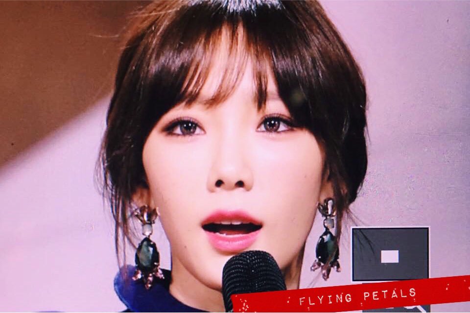 [PIC][01-12-2016]TaeYeon khởi hành đi Hồng Kông để tham dự "2016 Mnet Asian Music Awards" vào hôm nay  - Page 4 CyqkNNlUcAQe3C6