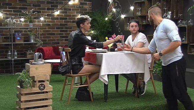 firstdates_tv's tweet photo. ¡Ay, qué tendrás @matias_roure, que nos tienes el patio revolucionado! #FirstDates197 https://t.co/IKAHaEYVlf https://t.co/6lc0to2ORD