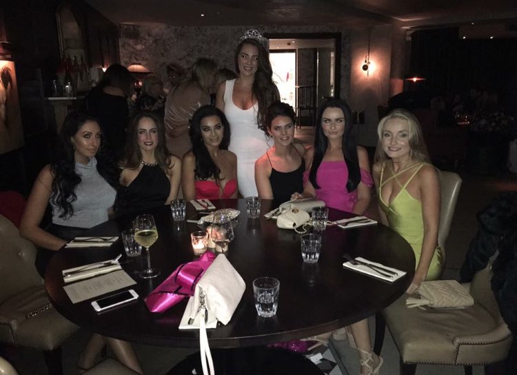 chlowebb1's tweet photo. Love my girls 💞 https://t.co/lRb6odZ0O0