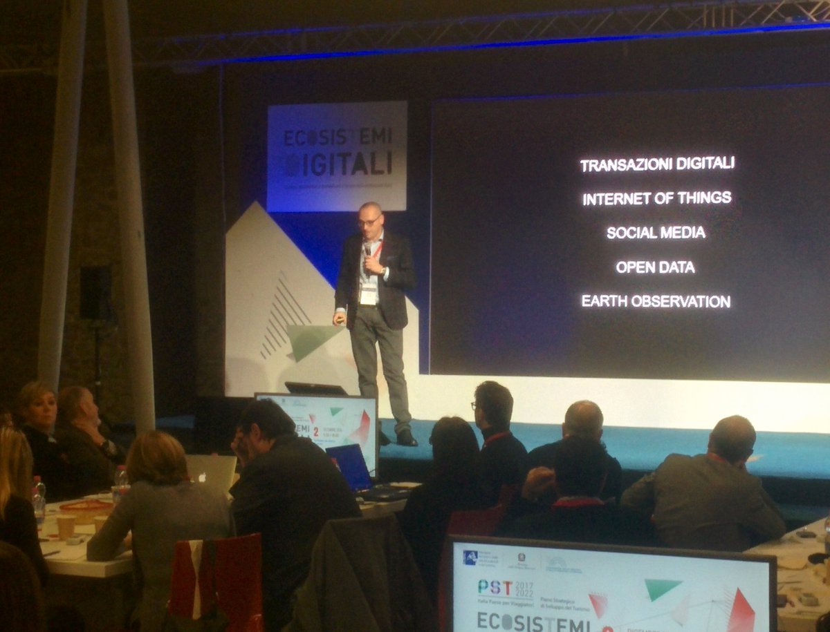 Il prof. <a href="/eurobeinat/">EB</a> introduce la seconda parte dei lavori di #EcosistemiDigitali parlando di #DataScience e #OpenData #bto2016