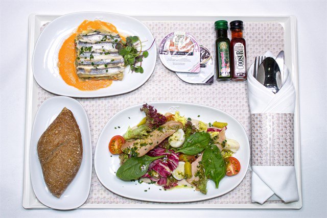 ¿Te imaginas viajar en avión y probar la comida de <a href="/MartinBerasa/">Martin Berasategui</a>? ¡Pues es posible!   bit.ly/2fZxzkW 👏 😍 <a href="/AirEuropa/">Air Europa</a>
