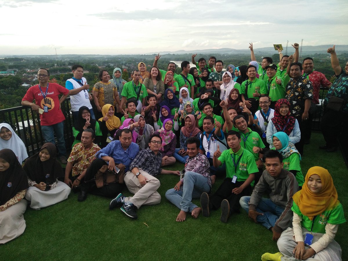 Bekahapsara's tweet photo. Purna tugas #FestHam2016 , saatnya ceria bersama dgn @KangYotoBjn @yantomugi @yoldrae dan kwn2 volunteer hebat.. Bojonegoro Matoh !! https://t.co/F3LkpQ9RtY