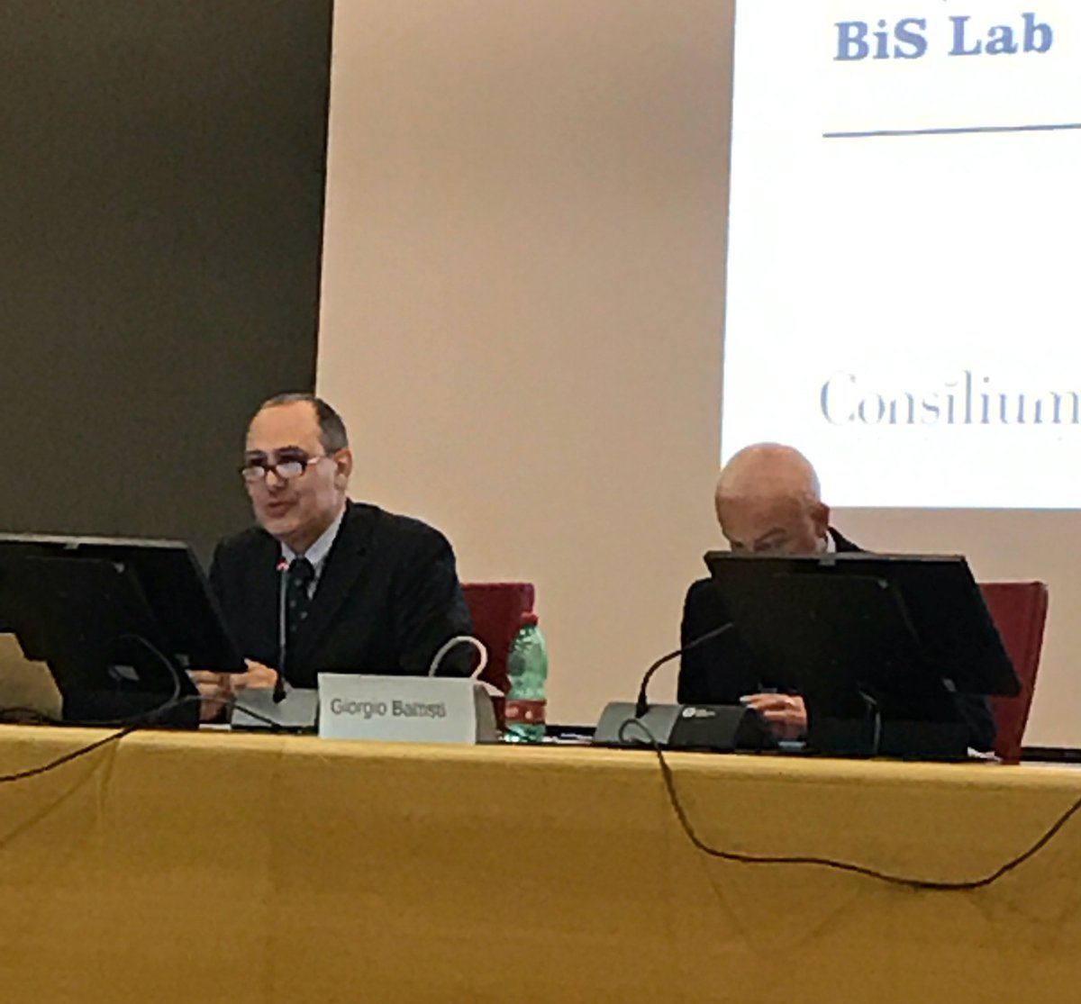 andrearossetti's tweet photo. @unimib ad occuparsi ora degli aspetti giuridici del #BiS #BiSlab #BicoccaSecurityLab tocca ad @andrearossetti https://t.co/hnM6PA2Jvn