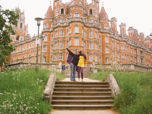 VickiLeFeuvre's tweet photo. Who dares try to burn down my Hogwarts? #RoyalHolloway #foundersfire? Nah mate #FoundersForever https://t.co/loRFB4ACaF https://t.co/9aDRtDEBtF