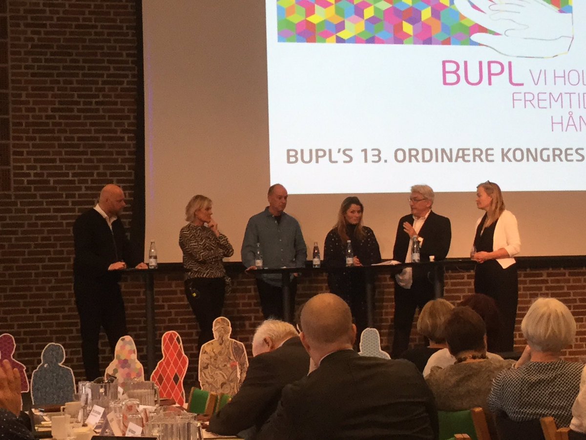 MetteTheisen's tweet photo. @BergmannEml : Vi har valgt at daginst.  i DK ikke bare skal være opbevaring, men det kræver som minimum sociale normeringer" #bupl16 https://t.co/xLc6Ww3T3k