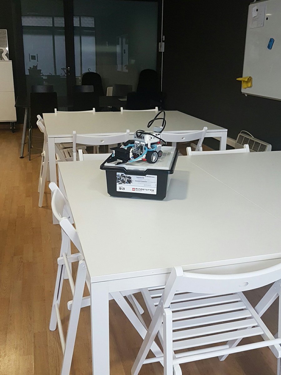 david_ciencia's tweet photo. Ya hemos abierto la inscripción en nuestros campamentos navideños de Programación y Robotica. Navidades creativas!! https://t.co/mx0AjGQxeb