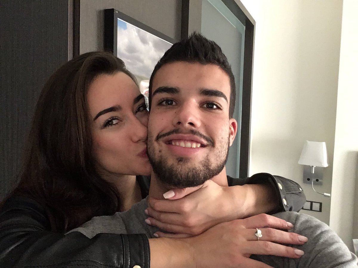 adaristasgh17's tweet photo. Son más BONITOS que nada, necesito conoceros! Sobretodo a mi idola y ganadora, ADARA MOLINERO 😭❤️ OS QUIERO CUCHUS 😍😍😍😍 https://t.co/UDYEu4BEu2