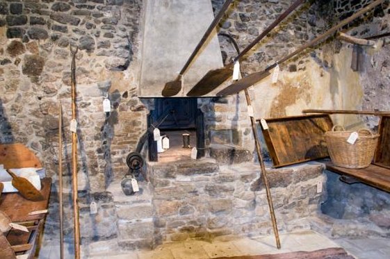 MuntanyesCD's tweet photo. El horno de pan de #Capafons, existe desde el siglo XIII, ¿lo conoces?🍞😋🍞
#CatalunyaExperience #MuntanyesCD https://t.co/V2VCWaDqhL