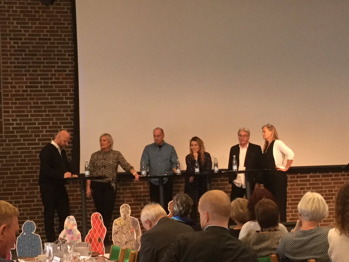 MetteTheisen's tweet photo. @BergmannEml : Vi kan både nå den enkelte og gruppen, hvis Der er en lærer og en pæd. I alle klasser! Nemlig! #bupl16 #dkpol #pæddk https://t.co/NcNzqAU8qB
