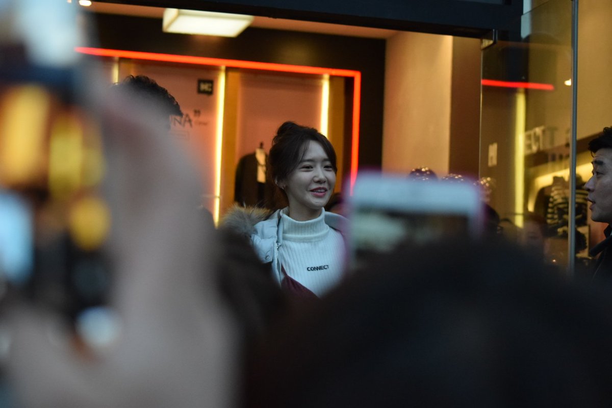 [PIC][02-12-2016]YoonA tham dự sự kiện Fansign "Love & Thanks Festival!" của thương hiệu H:CONNECT tại Gangnam Flagship Store vào chiều nay - Page 2 CyqvtkrUsAEzoaB