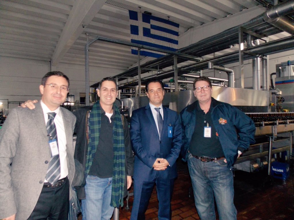 AdonisGeorgiadi's tweet photo. Πριν λίγο επισκέφθηκα ένα ελληνικό θαύμα, την Ζυθοποιία Μακεδονίας-Θράκης. Μπύρα Βεργίνα και τσαι tuvunu. Σκίζουν. https://t.co/QQBeNLmEq3