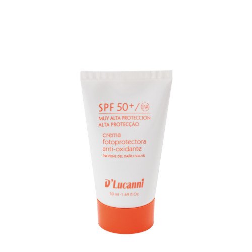 COESPROCOSMETIC's tweet photo. Os recordamos que en otoño y en invierno también debemos usar protección solar a diario! https://t.co/2SXLZVasgb