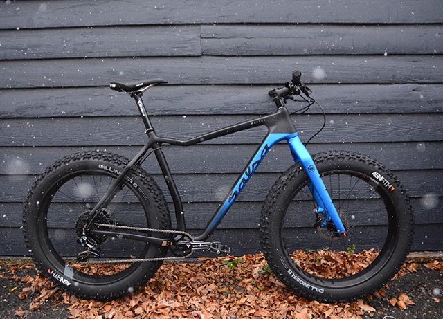 raceface604's tweet photo. #FatbikeFriday from @angrycatfish of a @salsacycles Mukluk Carbon with Turbine cranks and post! #getfat #Turbine #CinchNation #rfworld https://t.co/OtZYdQlPTz