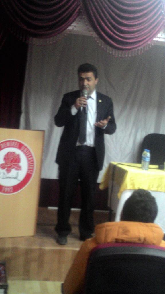 B. Kabaca Belediye Başkanımız Ali İhsan Temurçin Ş. Karaağaç'ta öğrencilerimize elma dağıttı ve harika bir sohbet yaptı. Teşekkürler başkan.