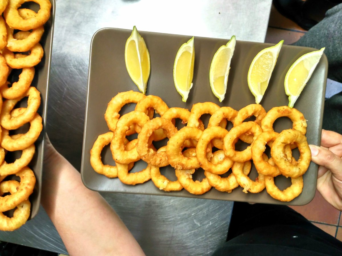 Picoteo #vegano arosdecebolla que no calamares #cenasdeempresa #burgermel #YesWeFry #navidad2016 #fiesta #fastgoodfood #SantaCruzDeTenerife