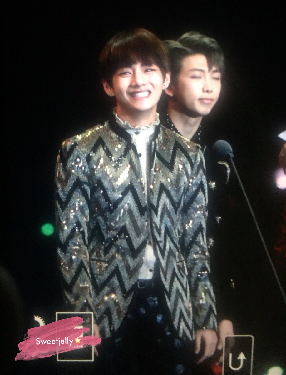 aminy1028's tweet photo. #bts #v https://t.co/leZwUbn8q6