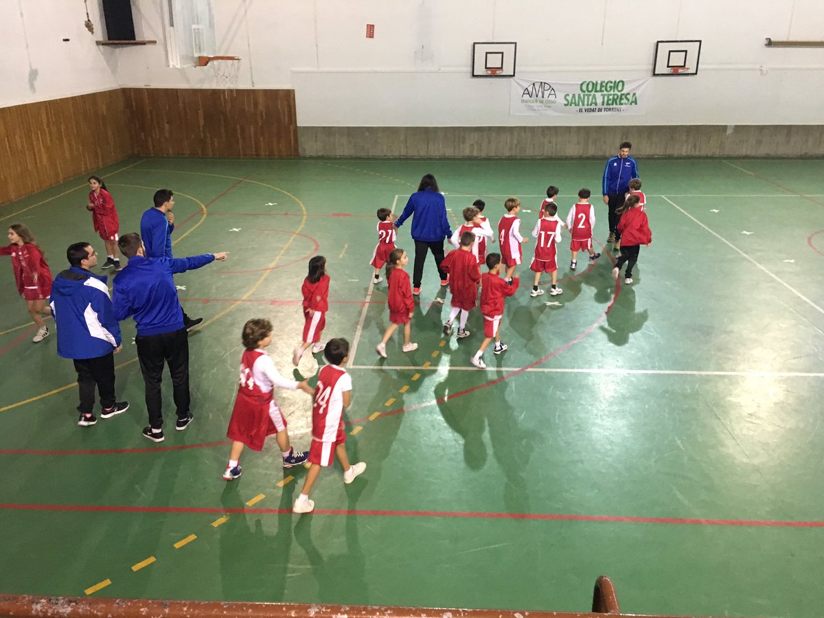 mariaguijarrog's tweet photo. Hoy presentación de los equipos @BASKETERESIANAS @fetelvedat ...vamos!!!! https://t.co/VaYjNYfnWJ