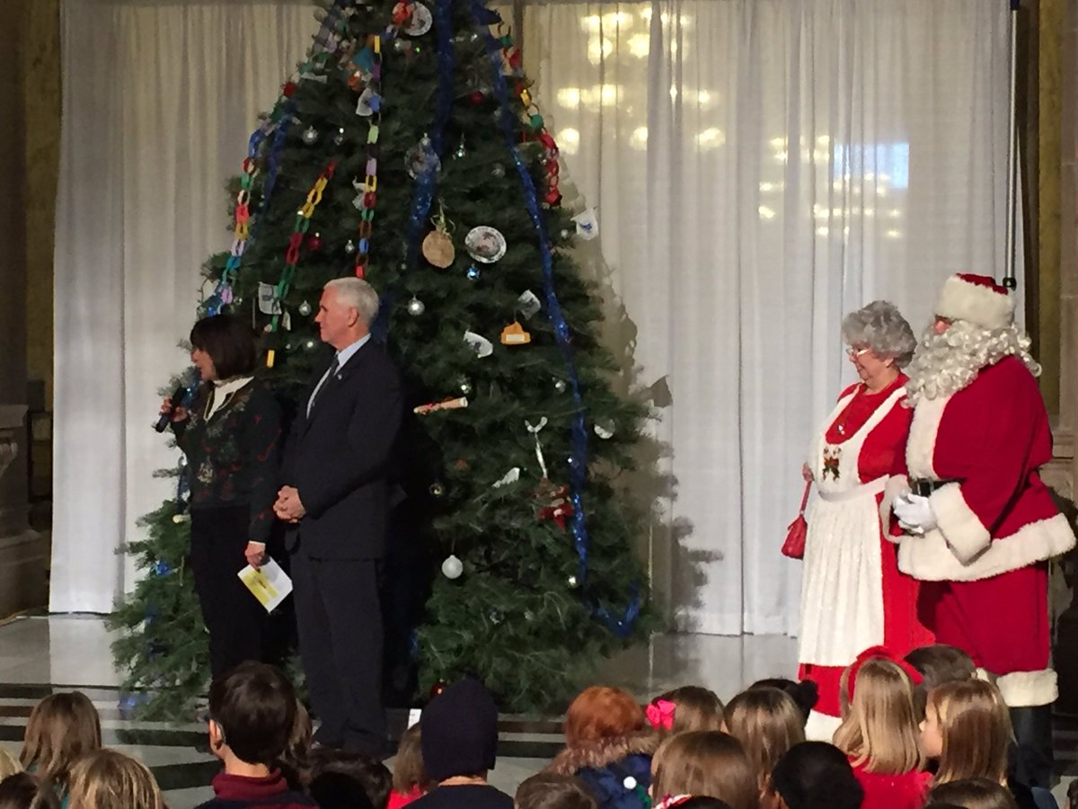 bpeede's tweet photo. @mike_pence lighting the Christmas Tree at Indiana State House. https://t.co/WYGnNGQo4S