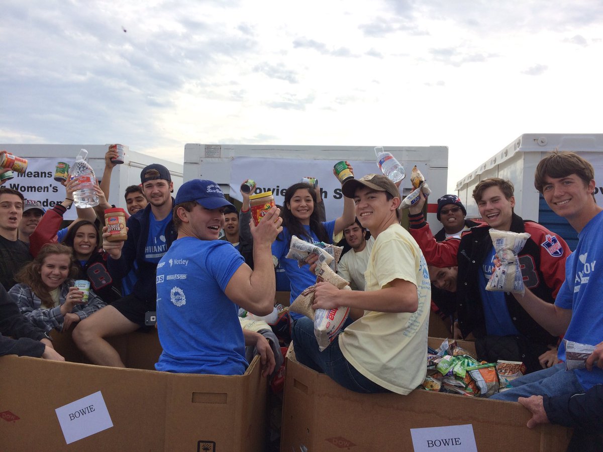 bowiefooddrive's tweet photo. Over 3,000+ cans were donated to the Central Texas Food Bank today! Way to give back Bowie! #missionaccomplished https://t.co/2nyyGhoJyx