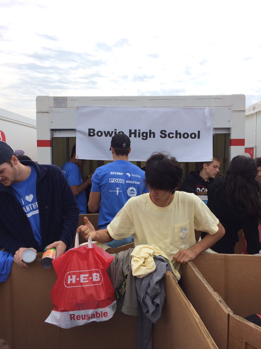 bowiefooddrive's tweet photo. Over 3,000+ cans were donated to the Central Texas Food Bank today! Way to give back Bowie! #missionaccomplished https://t.co/2nyyGhoJyx