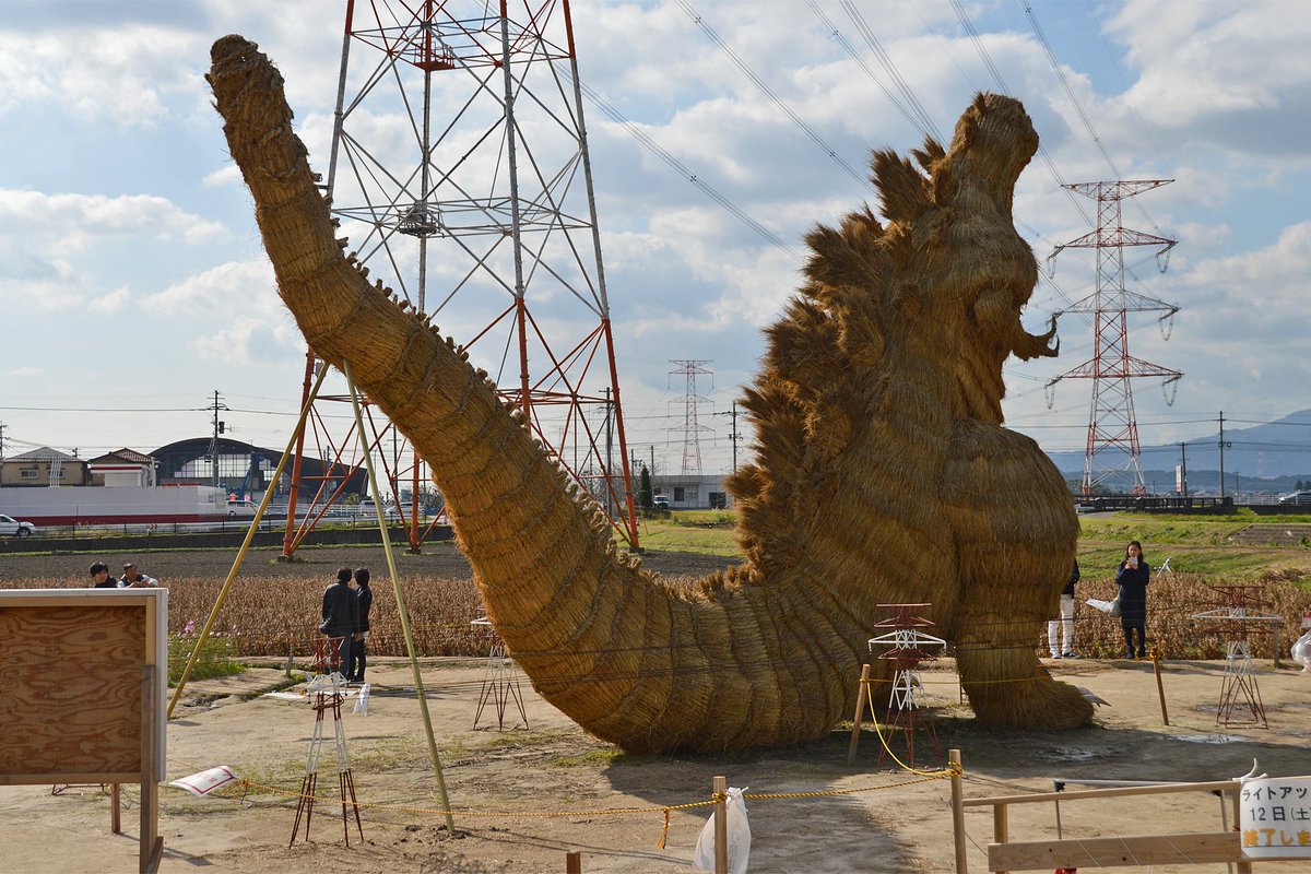 タケ All A その鉄塔オブジェを真下から見た構図 右が少し切れてしまった 鉄塔趣味界でいう結界