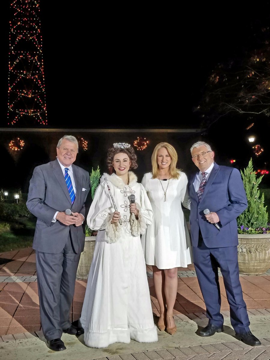 LmooreLeesa's tweet photo. Many thanks to Cinderella for helping us light the #WRALTower last night! Her show opens tonight at Raleigh Little Theater. https://t.co/Wn48nu2MaU