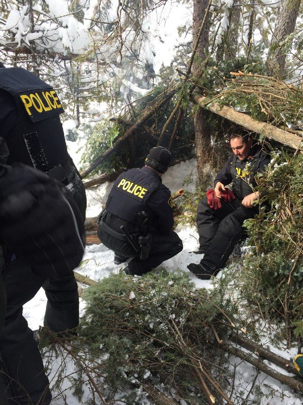 OPP_Hire's tweet photo. If you were stranded in the cold, would you make it? Winter Survival Course is another training opportunity for OPP Constables ^al https://t.co/e8maegsVvc