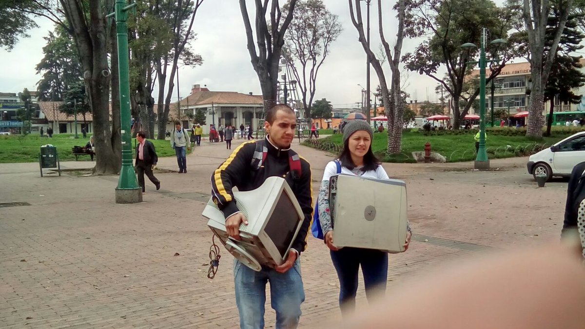 NodoUDCA's tweet photo. Gracias a todas las personas que hacen llegar sus residuos RAEES, llantas, pilas. @PilasColombia @ruedaverdecol @CierraelCiclo @redverdecol https://t.co/cKcr6baX9F