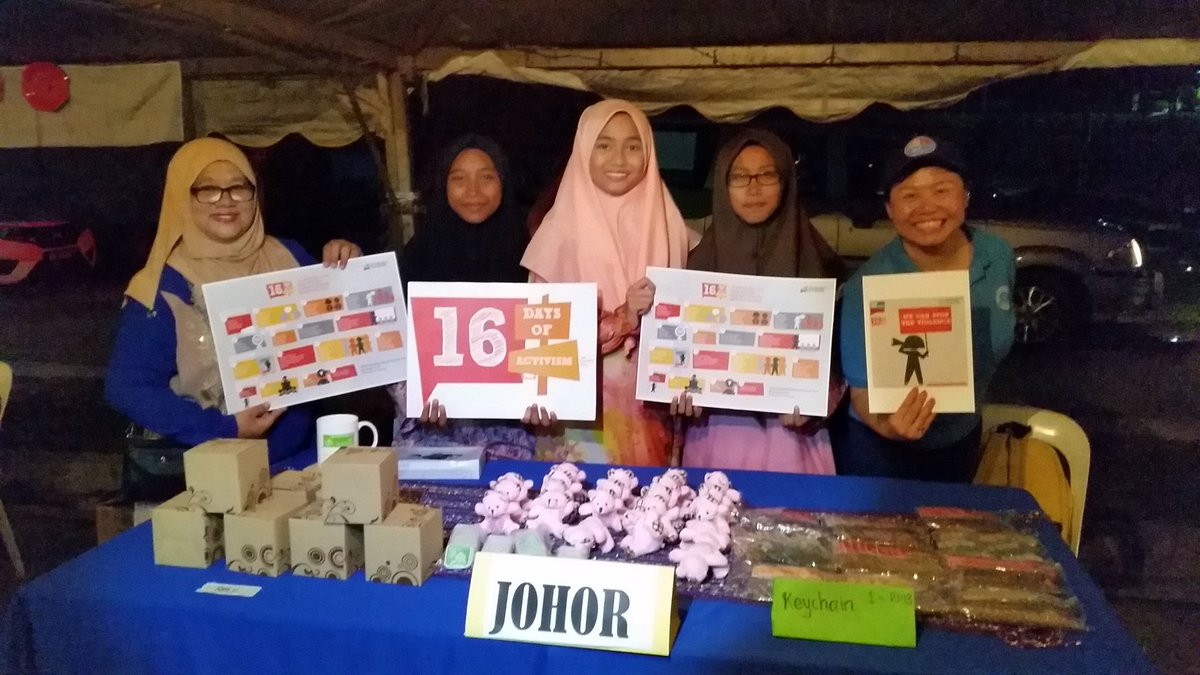 pputerimy's tweet photo. Johor #GirlGuides at #IGGCC2016 Centenary Camp support #16daysofactivism against Gender-based Violence #16days #16ways #StopTheViolence https://t.co/UtPH0cBAFz