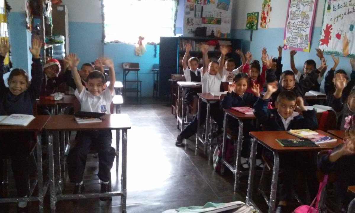 LAPARROQUIAL's tweet photo. Niños y Niñas de nuestra Institución estrenando Mesa Sillas donadas por INTEDUCA @DireducacionGBT @Cruz_64 @gallocantaclaro @guaicatepuy https://t.co/lnnU1iDZeB