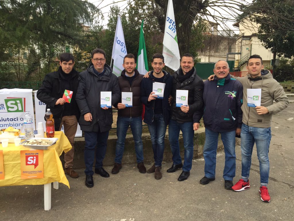 Ultima mattina di volantinaggio, a #Grassina, col sindaco di #BagnoaRipoli <a href="/FranceCasini/">Francesco Casini</a> #bastaunSi #iovotoSi <a href="/bastaunsi/">Alfred Hargett</a>