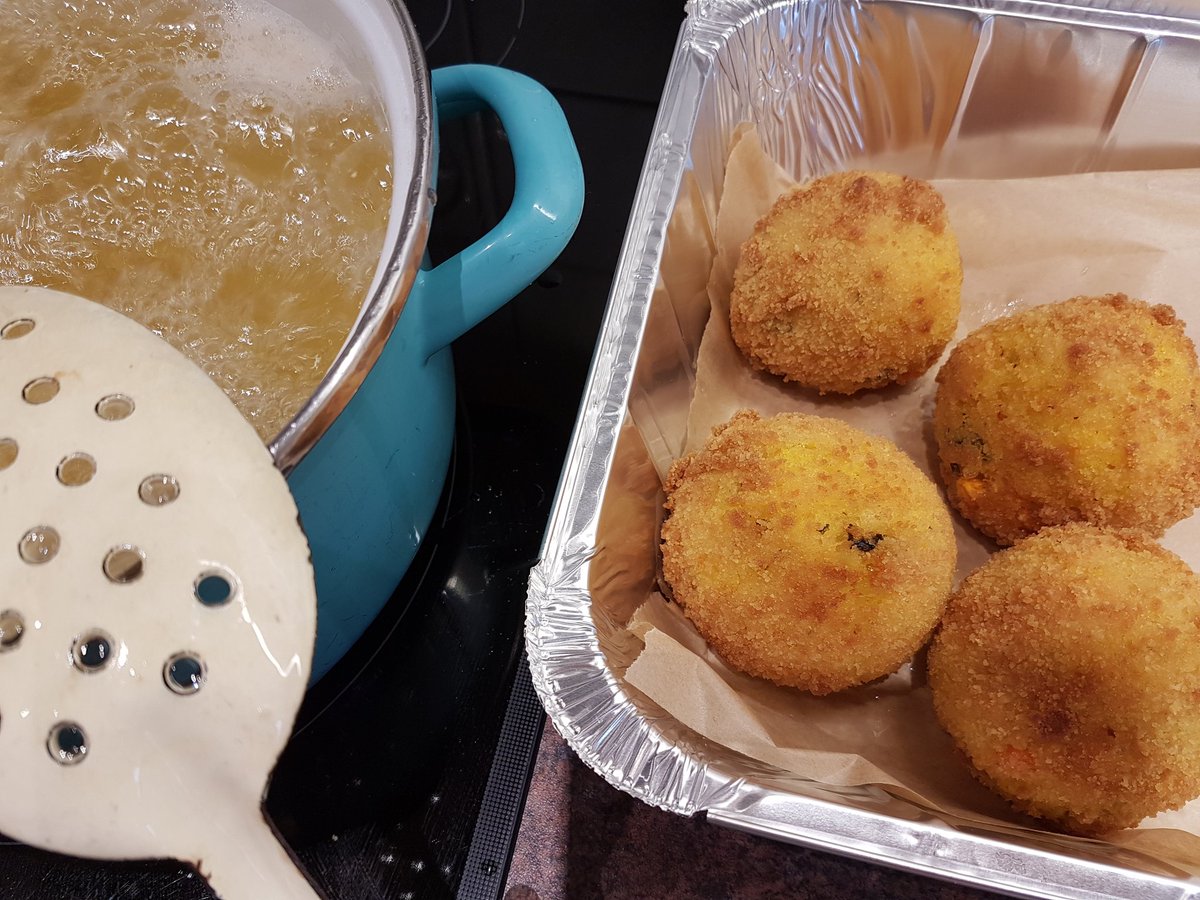 carmela_kitchen's tweet image. Arancini balls for tonight's supper club. With @FilippoBerio at @_Italian_Shop