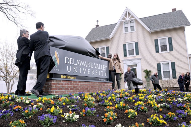 CourierTimes's tweet photo. Two @DelVal professors speak on the importance of teaching controversy https://t.co/0kVvwNqv2J https://t.co/DkXQivoDrZ